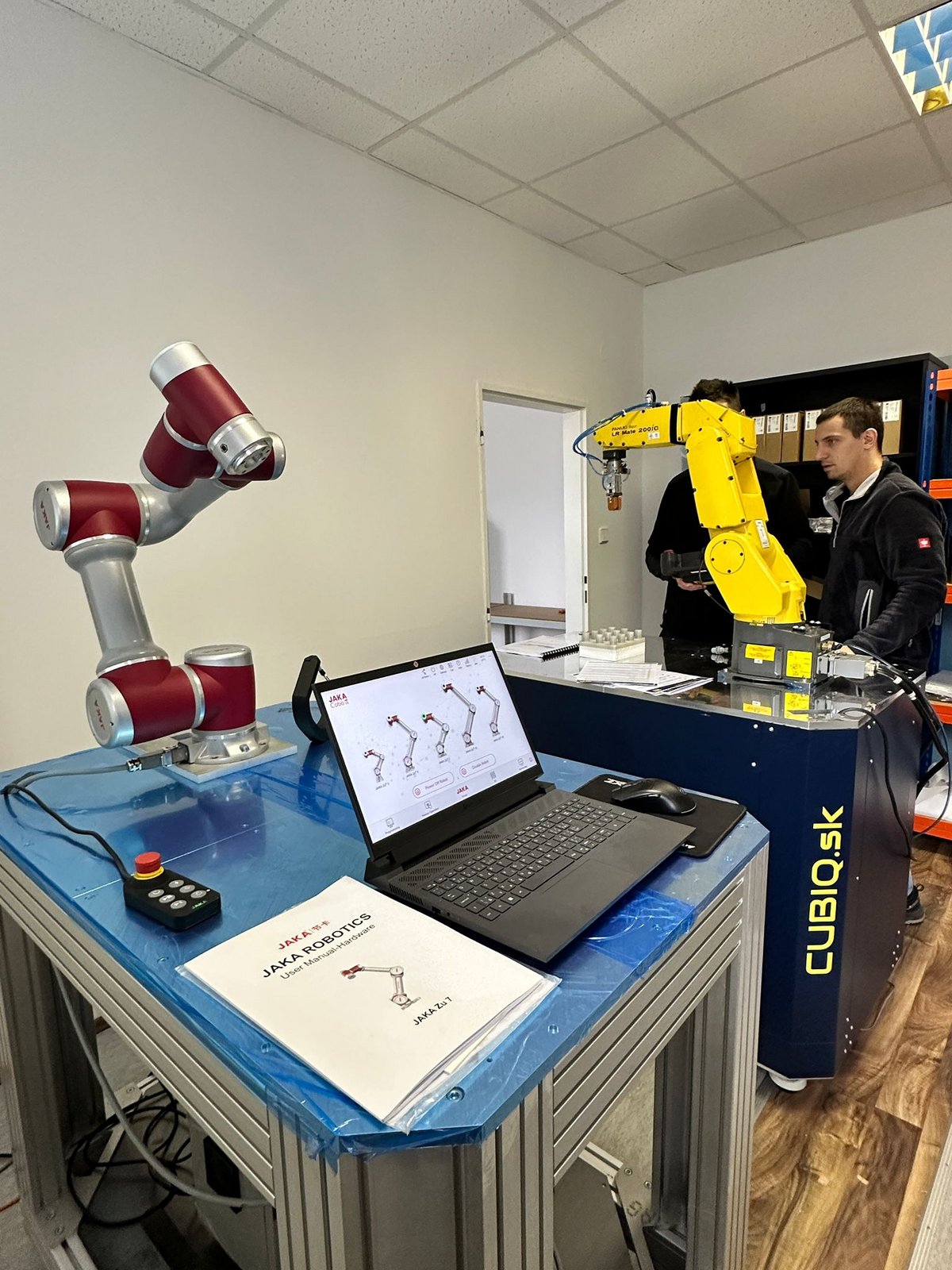 Service Robot Training Robot training at CUBIQ s.r.o.: Successful training in FANUC and JAKA ...